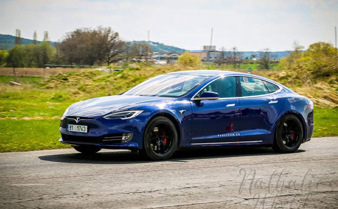 Tesla Model S Performance "Raven" 2021