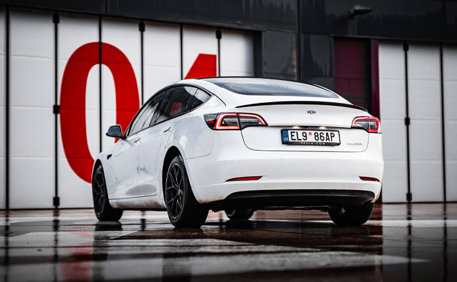 Tesla Model 3 Long Range Performance 2020